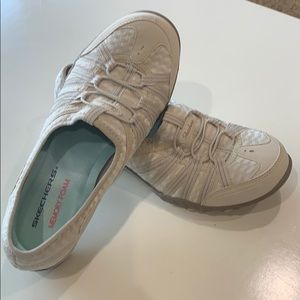 Skechers Relaxed Fit Memory Foam shoes never worn